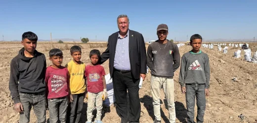 BAKAN “GÖÇER 26.920 TARIM İŞÇİSİ ÇOCUĞU ÖĞRENCİ SAPTANDI”
