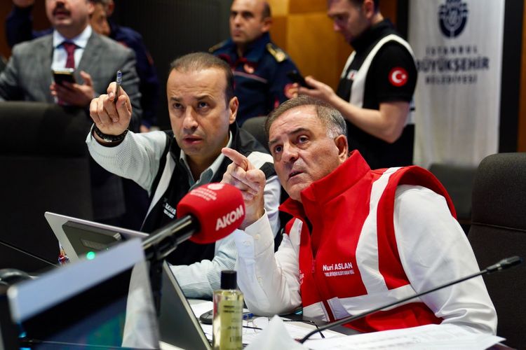 İSTANBUL’DA REKOR YAĞIŞ – NURİ ASLAN NÖBET BAŞINDA