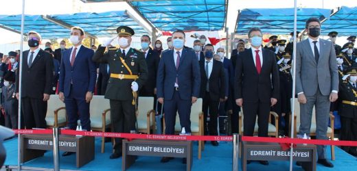 EDREMİT’TE 29 EKİM CUMHURİYET BAYRAMI COŞKUYLA KUTLANDI