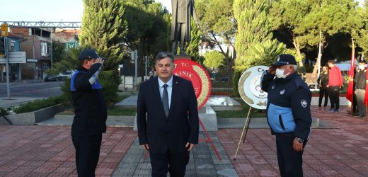 KINIK’TA ATATÜRK ANMA TÖRENİ GERÇEKLEŞTİ