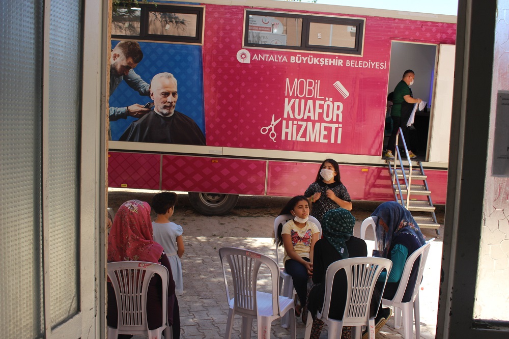 Antalya Büyükşehir Belediyesi halka hizmet etmekten kaçınmıyor