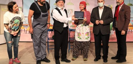 KINIK BELEDİYESİNDEN HALKA ÜCRETSİZ TİYATRO OYUNU