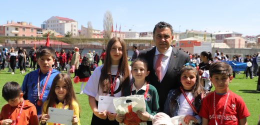 ARDAHAN ‘DA 23 NİSAN COŞKUSU YAŞANDI