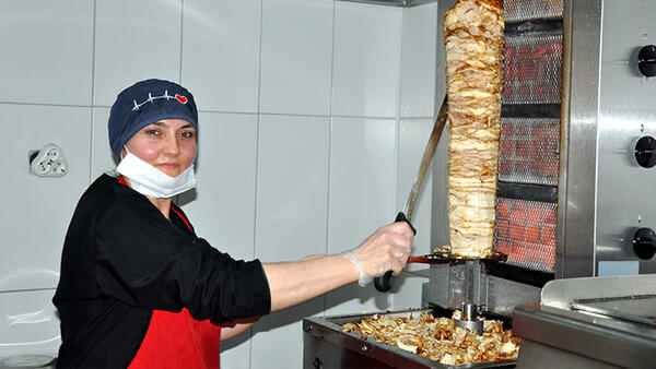 Tokat’ın tek kadın döner ustası
