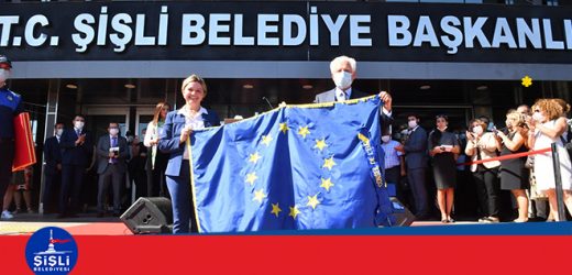 ŞİŞLİ AVRUPA ŞEREF BAYRAĞINI GÖNDERE ÇEKTİ