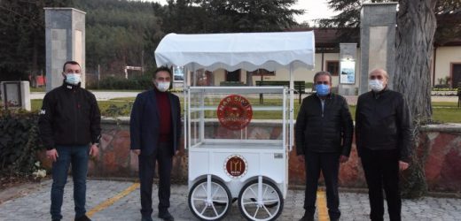 BİLECİK DEĞİŞİYOR BAŞKAN ŞAHİN: YENİ SİMİT ARABALARINI ESNAFA TESLİM ETTİ