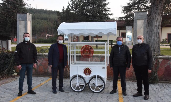 BİLECİK DEĞİŞİYOR BAŞKAN ŞAHİN: YENİ SİMİT ARABALARINI ESNAFA TESLİM ETTİ