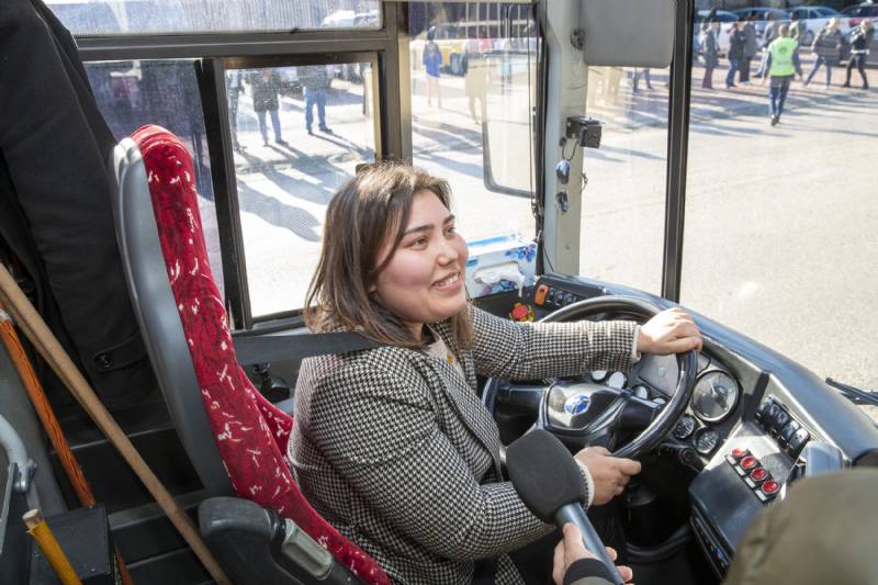 Mersin’de 25 Kadın Aday, Otobüs Şoförlüğü İçin Direksiyon Sınavından Geçti