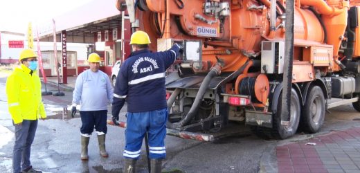 Büyükşehir Adana’da su baskını problemini en aza indirmek için aralıksız çalışıyor