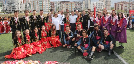 Atakum Belediyesi Halk Oyunları Topluluğu Türkiye’yi tanıtacak