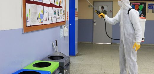 Atakum Belediyesi ilk ders zili öncesinde okulları dezenfekte etti