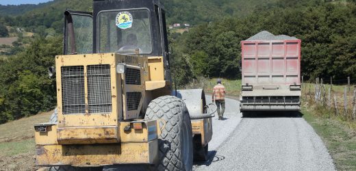 Atakum Belediyesi’nden kırsal mahallelere 113 bin metrekare yol