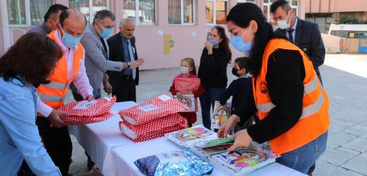 Atakum Belediyesi’nden öğrencilere hediye sürprizi