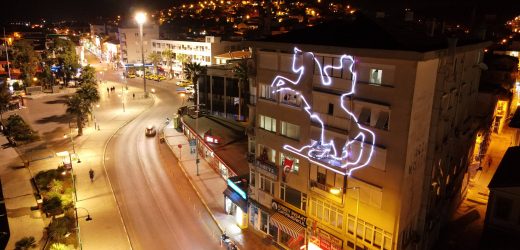 ATATÜRK’ÜN SİLUETİ AYVALIK’TA