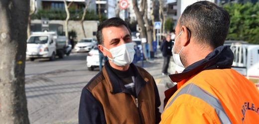 AVCILAR BELEDİYESİ İŞÇİSİ SOKAKTA BULDUĞU ENGELLİ MAAŞINI SAHİBİNE TESLİM ETTİ