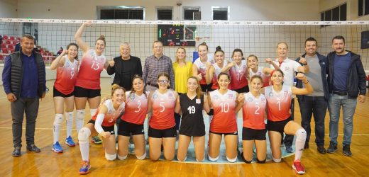 AYVALIKLI SULTANLAR ÜÇTE ÜÇ YAPTI