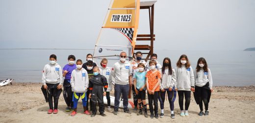 AYVALIKLI WINDSURFCÜLER MİLLİ TAKIM YOLUNDA