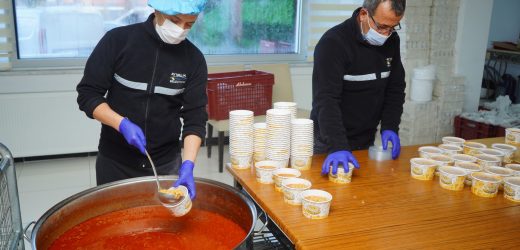 AYVALIK’TA AŞEVİ’NE BAĞIŞ YARIŞI