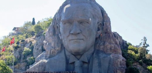 Profesyonel dağcılar Atatürk Maskı’nda bakım yaptı