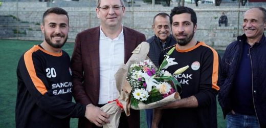 BAŞKAN ERGİN’DEN ŞAMPİYONA ÇİÇEKLİ, BAKLAVALI KUTLAMA