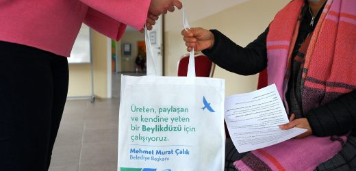 BEYLİKDÜZÜ BELEDİYESİ’NDEN HİJYENİK PED DESTEĞİ