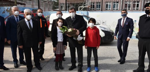 Vali Orhan Tavlı Öğrencilerle Birlikte Deprem Tatbikatına Katıldı