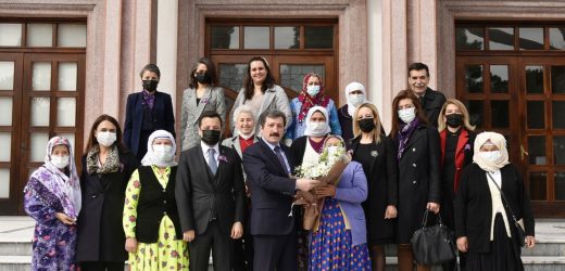 Vali Orhan Tavlı 8 Mart Dünya Kadınlar Gününde Kadınlarla Bir Araya Geldi.