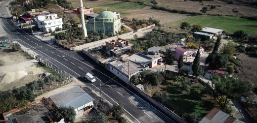 Adana Büyükşehir’in asfalt hamlesi sürerken, yeni bisiklet yollarının yapımı da devam ediyor