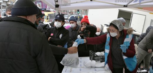 KÜÇÜKÇEKMECE’DE VATANDAŞLARA 2 TON İSTAVRİT DAĞITILDI