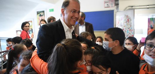 FEDAİ ALTUN KAPALI SPOR TESİSİ HIZLA YÜKSELİYOR