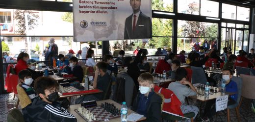 Kartal Belediyesi Cumhuriyet Kupası Satranç Turnuvası’nda hamleler yarıştı