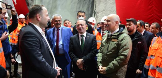 Aşık Şenlik Tüneli’nde ışık göründü