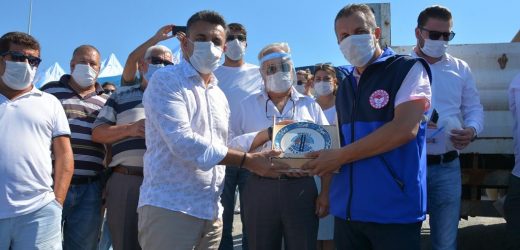 Dikili’de Yavru Balıklar Denizle Buluştu