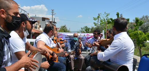 Dikili’de Hıdırellez Kutlamasında Müzisyenler Unutulmadı