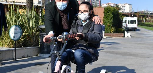 SEREBRAL PALSİ HASTASI ESMA, MUTLULUĞA PEDAL ÇEVİRDİ