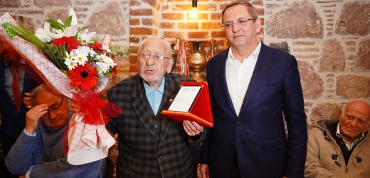 ERGÜN TEKİNCAN’ SAYGI GECESİNDE EFSANE FUTBOLCULAR BULUŞTU