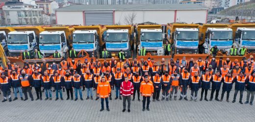 ESENYURT BELEDİYESİ, 108 ARAÇ VE 2 BİN TON TUZ STOKUYLA KARLA MÜCADELEYE HAZIR