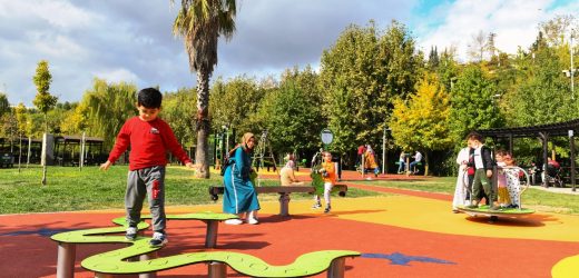 ESENYURT’TA YENİLENEN PARKLAR VATANDAŞIN TAKDİRİNİ TOPLADI