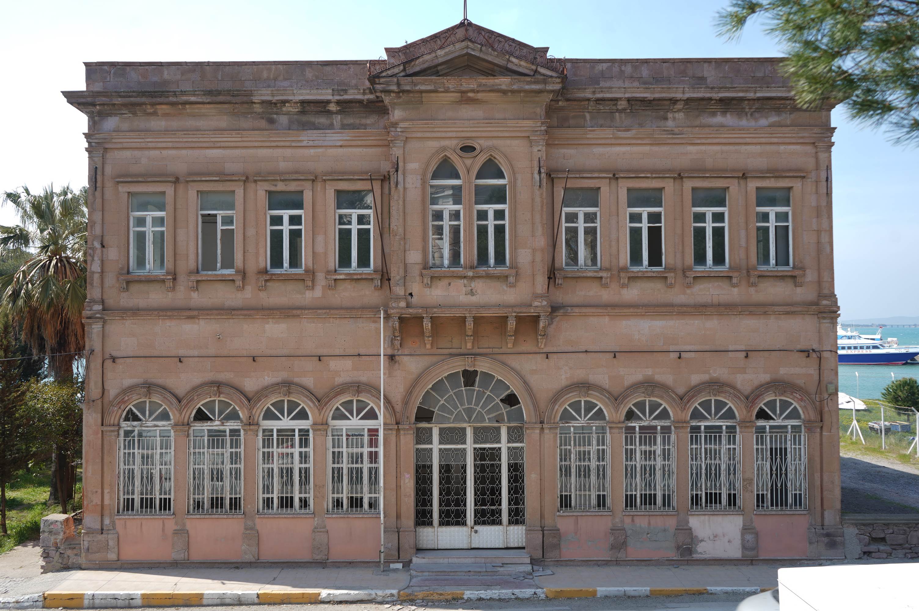 ESKİ VERGİ DAİRESİ RESTORASYONU İHALESİ İLE İLGİLİ BİLGİLENDİRME