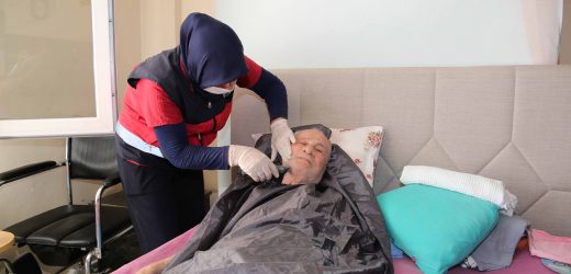 Adana Büyükşehir’in evde bakım ve sağlık hizmeti aralıksız sürüyor
