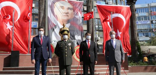 EDREMİT’İN KURTULUŞUNUN 98’İNCİ YILI KUTLANDI