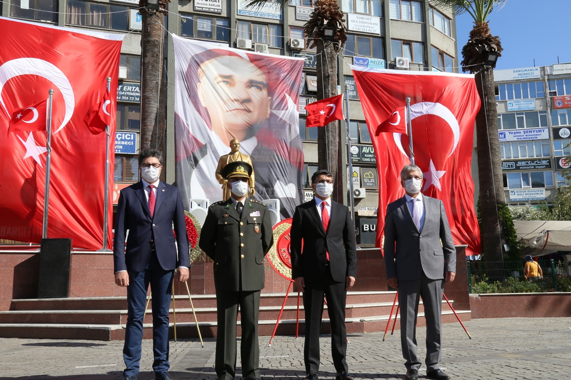 EDREMİT’İN KURTULUŞUNUN 98’İNCİ YILI KUTLANDI