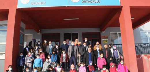 İstanbul Büyükşehir Belediyesinden Yüksekovalı Öğrencilere ve Kadın Futbol Takımına Destek