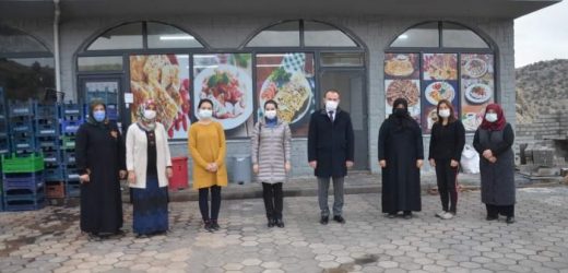 KAYMAKAM KAPTAN’DAN ÇEKEREK KADINLAR KOOPERATİFİNE ZİYARET