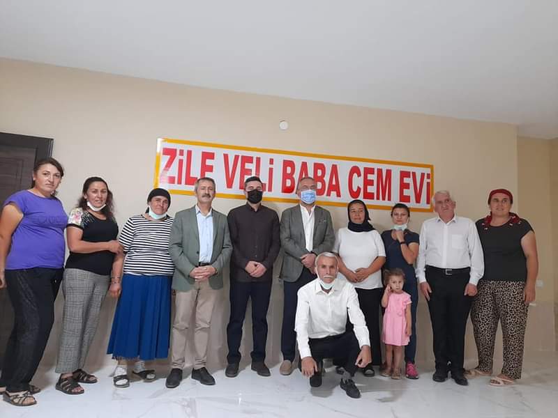 Veli Baba Cemevi’nde Alevi yurttaşlarından, Zile Belediye Başkanı Şükrü Sargın’a Sevgi Seli