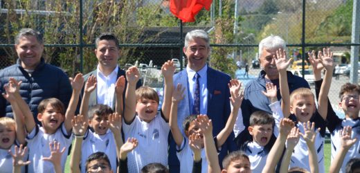 MİNİK FUTBOLCULAR SPORA ARA VERMEDİ