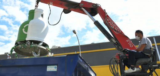 ESENYURT’TA CAM VE PET ŞİŞELER ÇÖPE DEĞİL KUMBARAYA ATILACAK