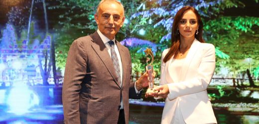 KÜÇÜKÇEKMECE’YE; EĞİTİM VE KÜLTÜR-SANATTA EN İYİ İLÇE BELEDİYESİ ÖDÜLÜ
