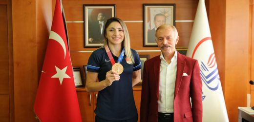 OLİMPİYAT MADALYALI MERVE ÇOBAN’DAN BAŞKAN AYDINER’E ZİYARET