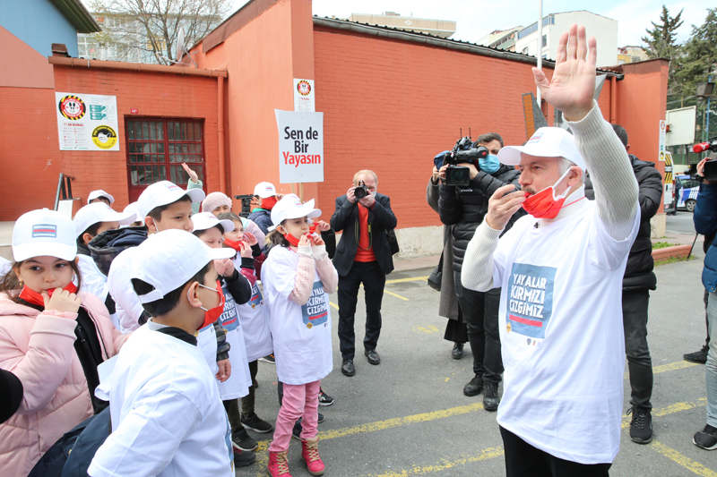 BAYRAMPAŞA’DA YAYA ÖNCELİĞİ ‘KIRMIZI ÇİZGİ’ OLDU